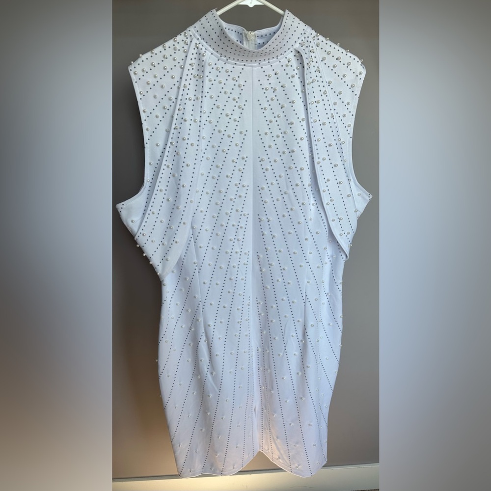 NO BRAND LISTED size 4X, white dress with grayish blue dots and white beads.